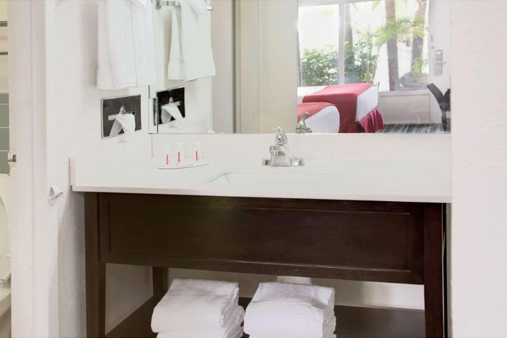 Ramada by Wyndham Fort Lauderdale Airport/Cruise Port Image 18